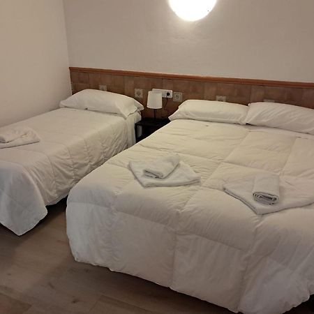 Hostal Casa Torrent Canet De Mar Exterior foto