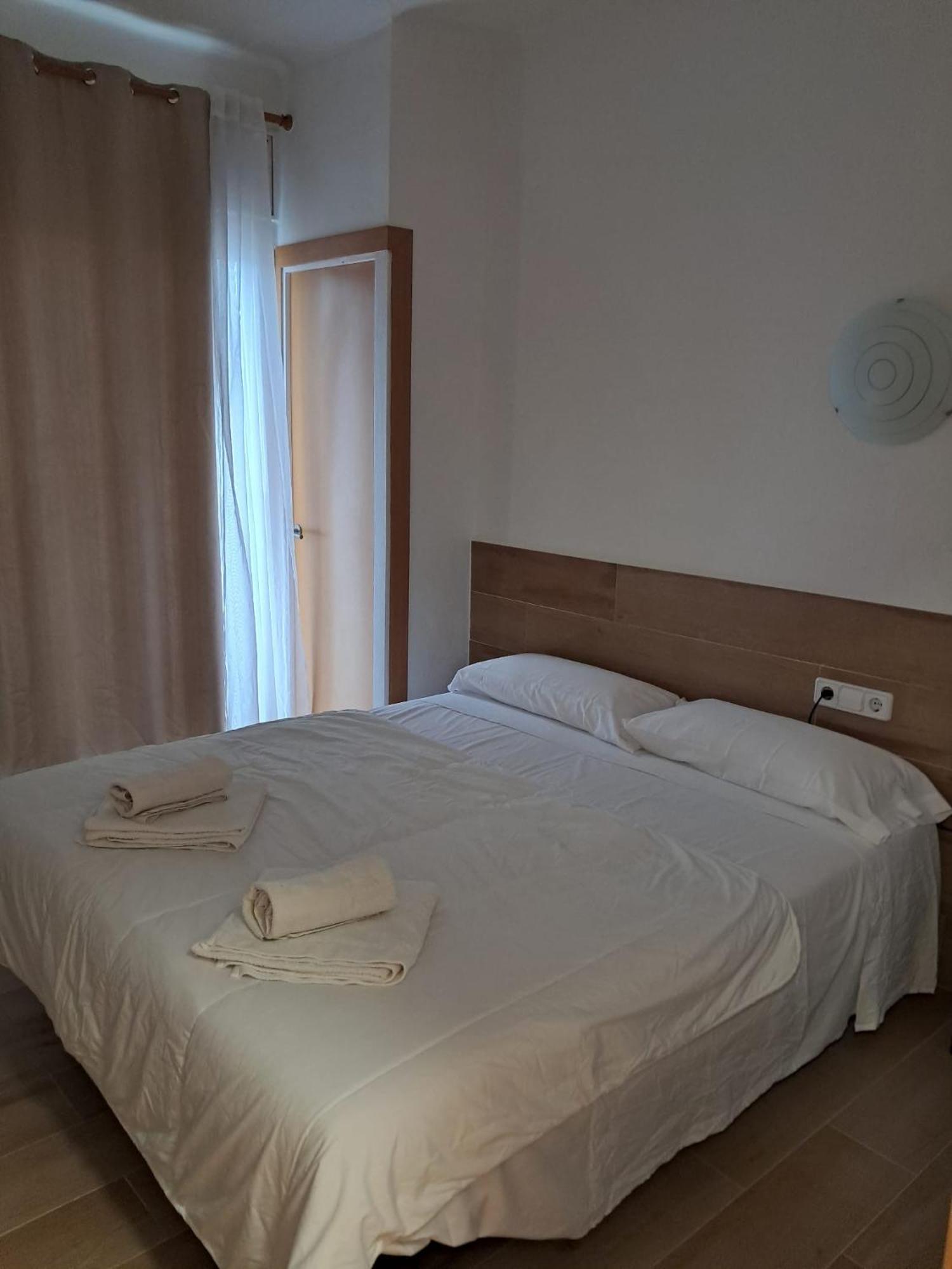 Hostal Casa Torrent Canet De Mar Exterior foto
